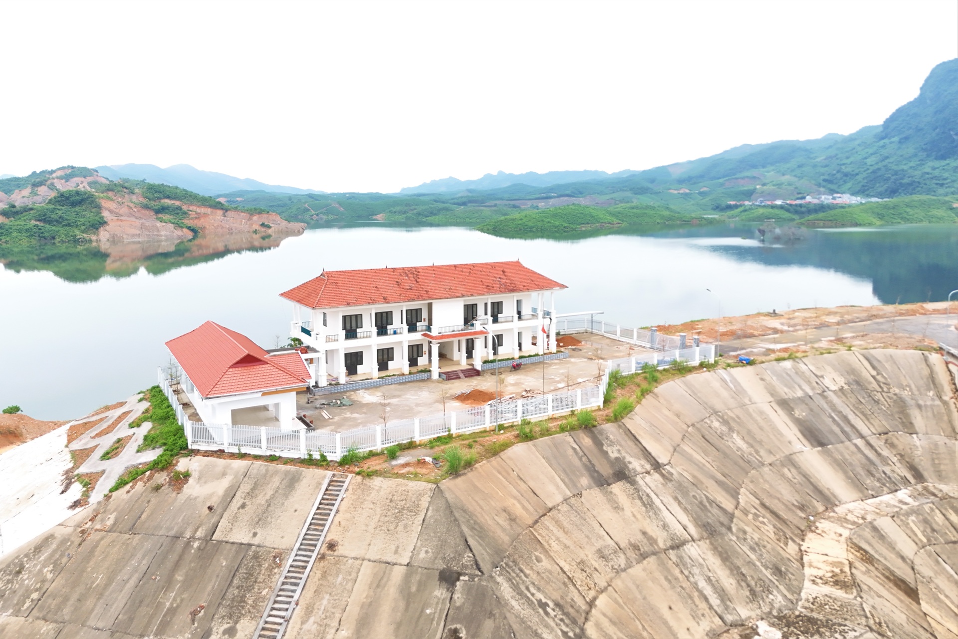 Cận cảnh hồ Cánh Tạng - Đại thủy nông lớn nhất miền Bắc sắp hoạt động - 3 Cận cảnh hồ Cánh Tạng - Đại thủy nông lớn nhất miền Bắc sắp hoạt động - 3