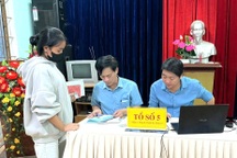 Cán bộ Lâm Đồng làm việc đến khuya để trao quà Quốc khánh