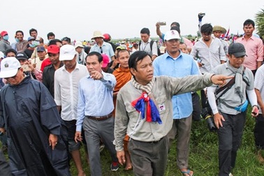 Tổ chức "kiểm tra biên giới" để biển thủ tiền