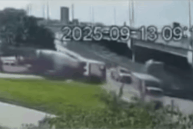 Nữ sinh ở Hà Nội tử vong sau va chạm với xe bồn