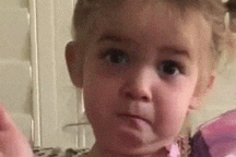 Cư dân mạng “dậy sóng” vì biểu cảm của cô bé 2 tuổi kể xấu chuyện đi nhà trẻ