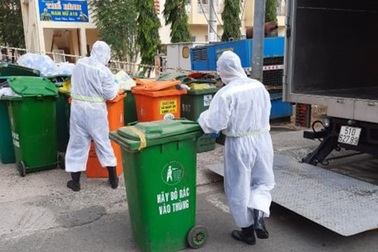 Sự hy sinh thầm lặng của những người gom rác y tế