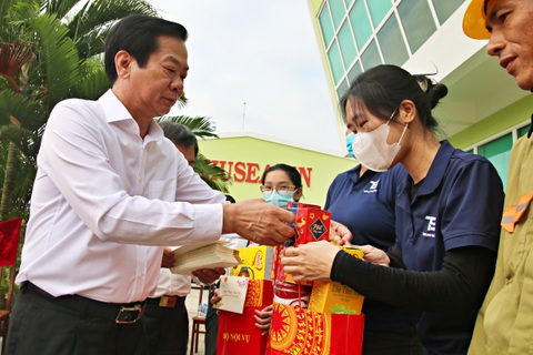 Chuyến "đi để trở về" trọn nghĩa tình với Bộ trưởng Nội vụ ngày giáp Tết