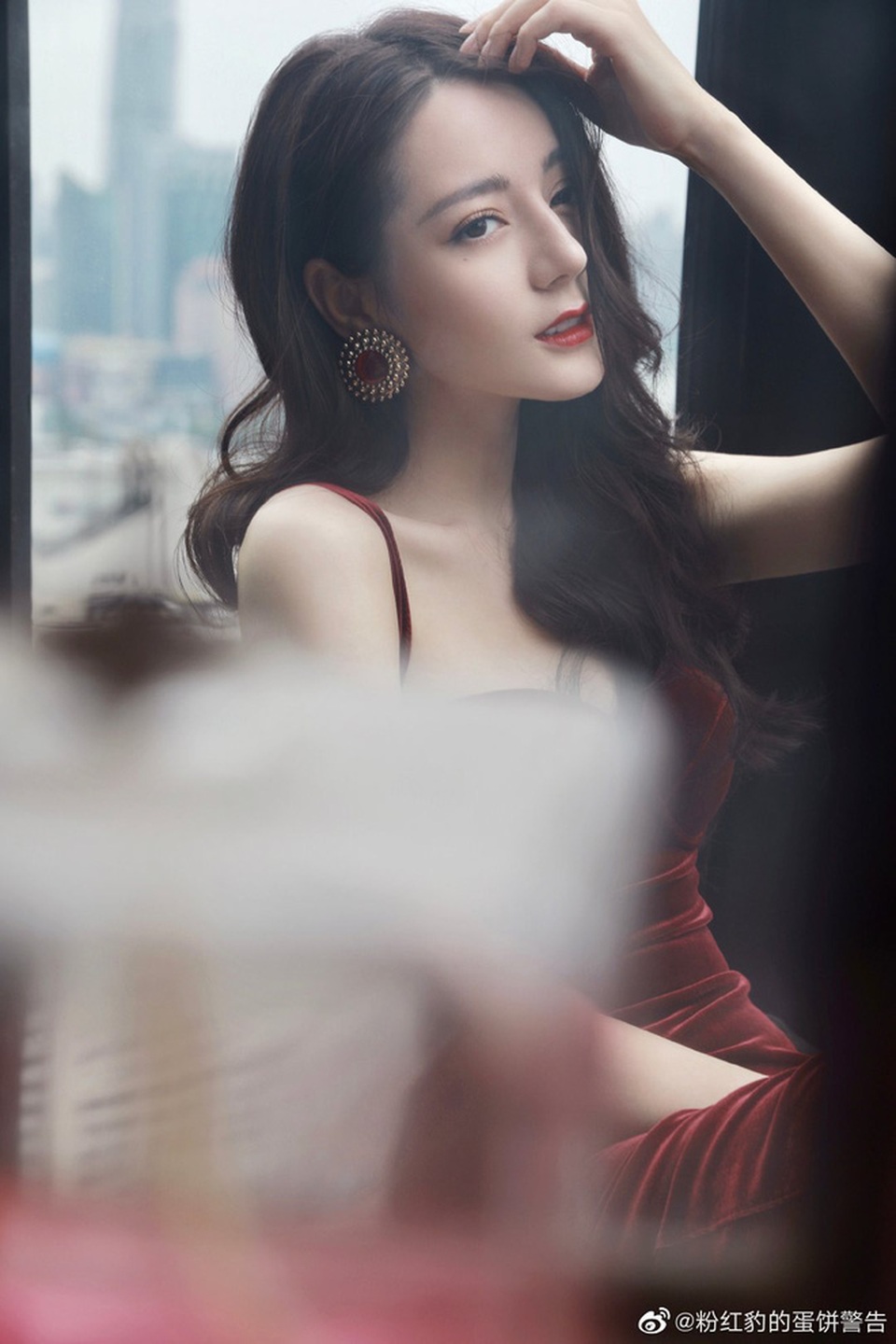 Địch Lệ Nhiệt Ba mặc ngày càng gợi cảm, phóng khoáng - 8 Địch Lệ Nhiệt Ba mặc ngày càng gợi cảm, phóng khoáng - 8