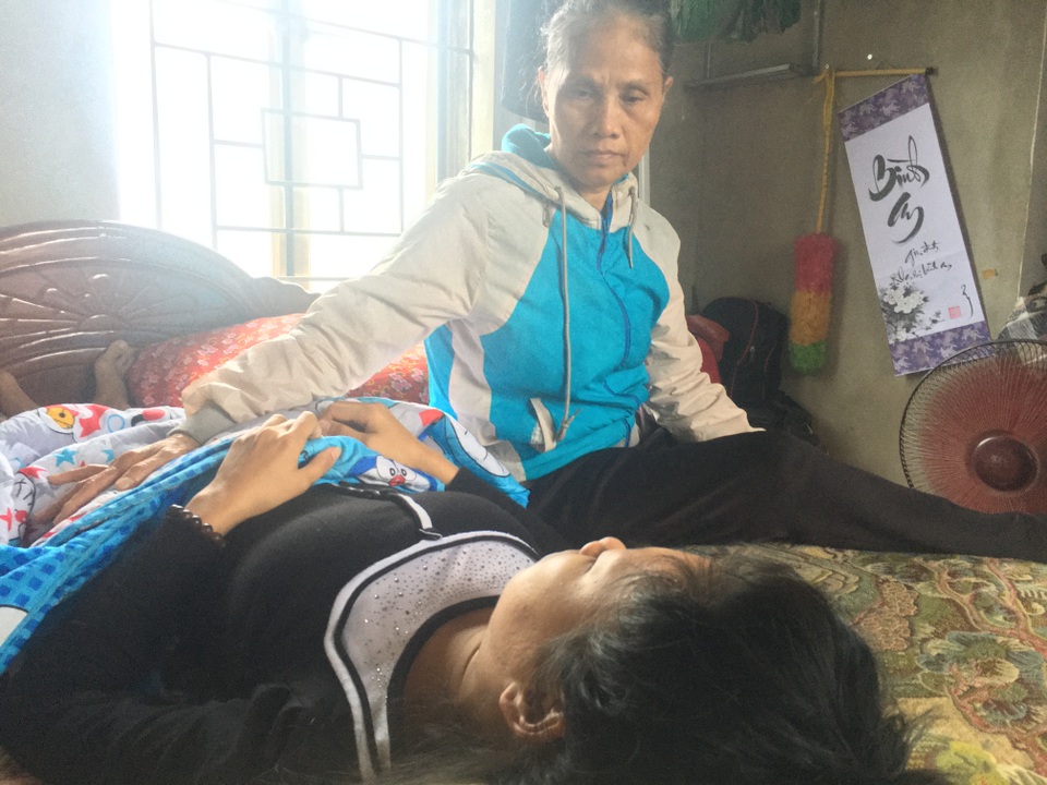 Nhà không có để ở, người mẹ nghèo nghẹn ngào biết lấy gì cứu con? - 4 Nhà không có để ở, người mẹ nghèo nghẹn ngào biết lấy gì cứu con? - 4