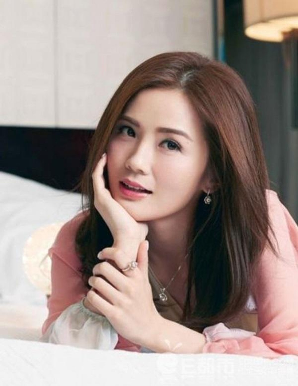 Ba chị đẹp U40 gây xôn xao cộng đồng mạng vì nhan sắc không tuổi - 5 Ba chị đẹp U40 gây xôn xao cộng đồng mạng vì nhan sắc không tuổi - 5