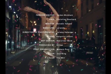 Emily Ratajkowski sành điệu tại Paris Fashion Week