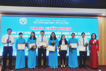 Trường ĐH Mở Hà Nội khen thưởng 105 SV có thành tích nghiên cứu khoa học