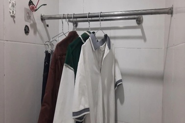 Sinh viên "khốn khổ" vì KTX không cho phơi đồ ngoài ban công