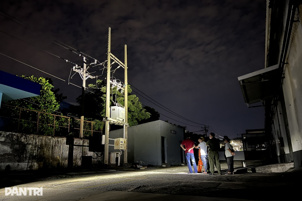 Leo trạm biến áp cắt trộm dây điện, một người bị thiệt mạng ở Bình Dương - 1 Leo trạm biến áp cắt trộm dây điện, một người bị thiệt mạng ở Bình Dương - 1