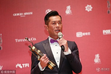 Cổ Thiên Lạc hân hoan với giải Ảnh đế đầu tiên trong sự nghiệp