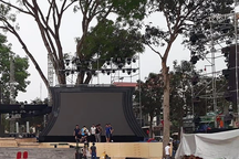 Nam công nhân rơi từ trên cao, tử vong khi thi công sân khấu