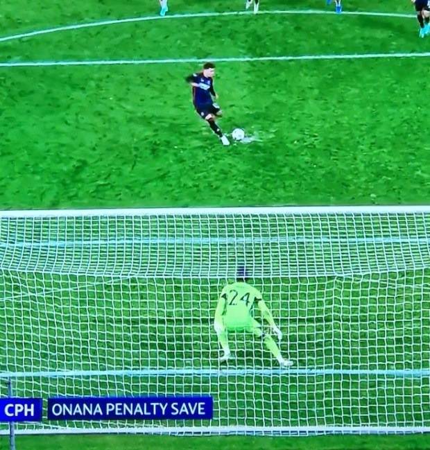 ភាពចម្រូងចម្រាសជុំវិញការបំពានរបស់អ្នកចាំទី Onana ពេលរារាំងបាល់ពិន័យ - ១ Tranh cãi việc thủ môn Onana phạm luật khi cản phá phạt đền - 1