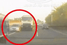 Lái xe kiểu bon chen, tài xế lĩnh hậu quả và nguyên nhân gây tranh cãi