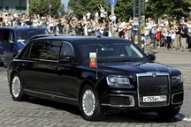 Video hé lộ quy trình ra đời siêu xe của Tổng thống Putin