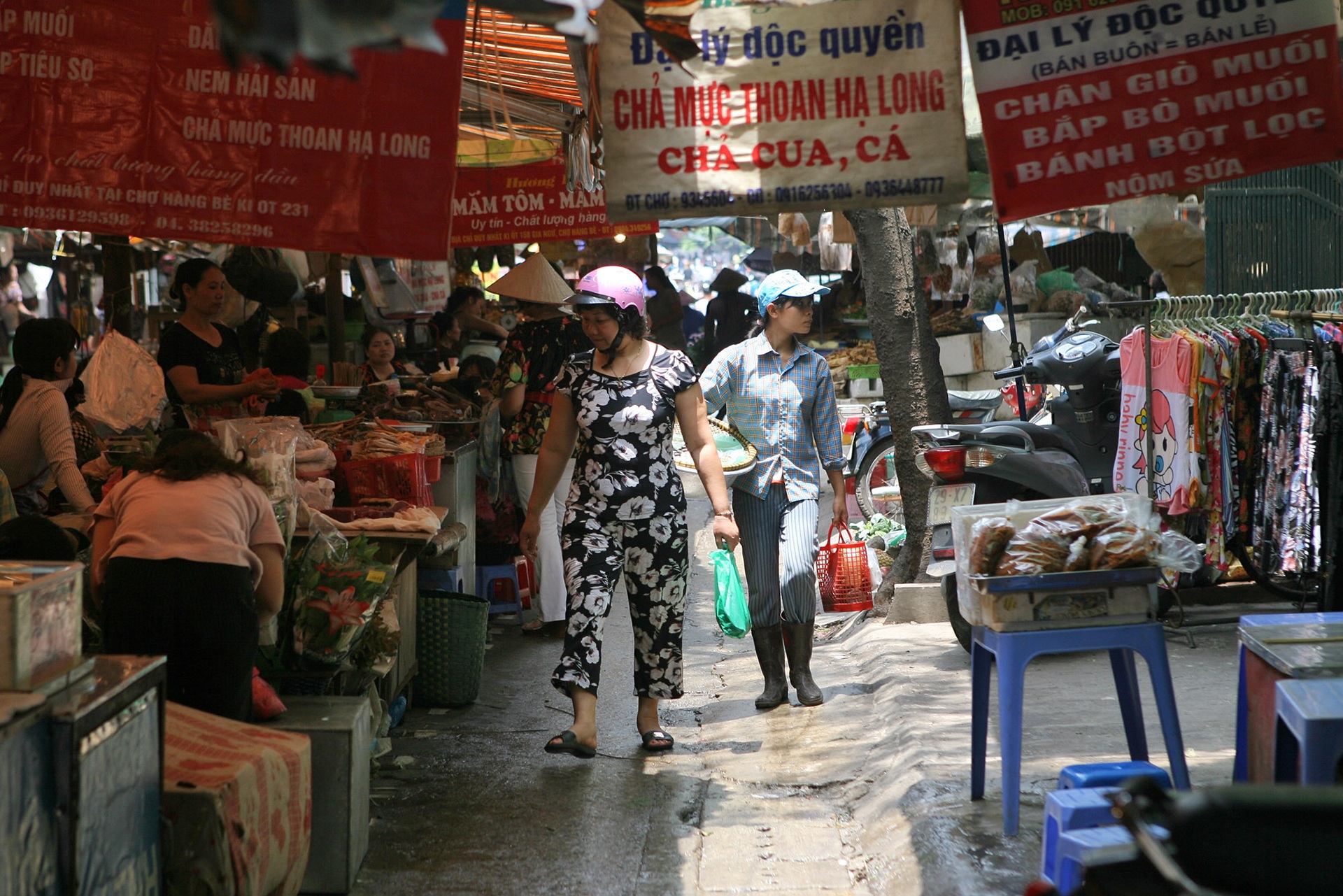 Chợ Hàng Bè xưa họp và bày bán giữa lòng đường phố cổ - 12 Chợ Hàng Bè xưa họp và bày bán giữa lòng đường phố cổ - 12