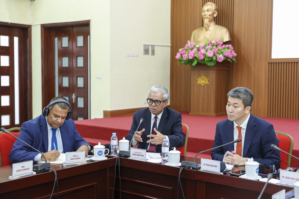 Phó Chủ tịch Trung tâm Đông - Tây: Quan hệ Việt - Mỹ rất sống động, giá trị - 3 Phó Chủ tịch Trung tâm Đông - Tây: Quan hệ Việt - Mỹ rất sống động, giá trị - 3