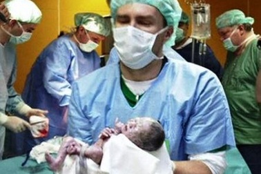 Bà mẹ Séc sinh hạ 5 em bé