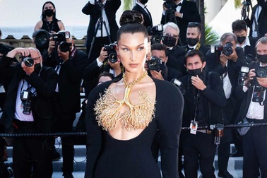 Liên hoan phim Cannes cấm khách mời mặc đồ hở hang lên thảm đỏ