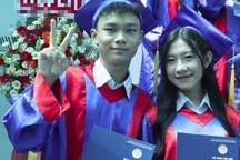 Tấm “hộ chiếu vào đời” đặc biệt cùng lời dặn hãy làm người tử tế