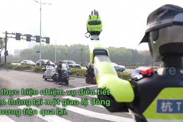 Trung Quốc sử dụng robot hình người để điều tiết, phạt nguội giao thông