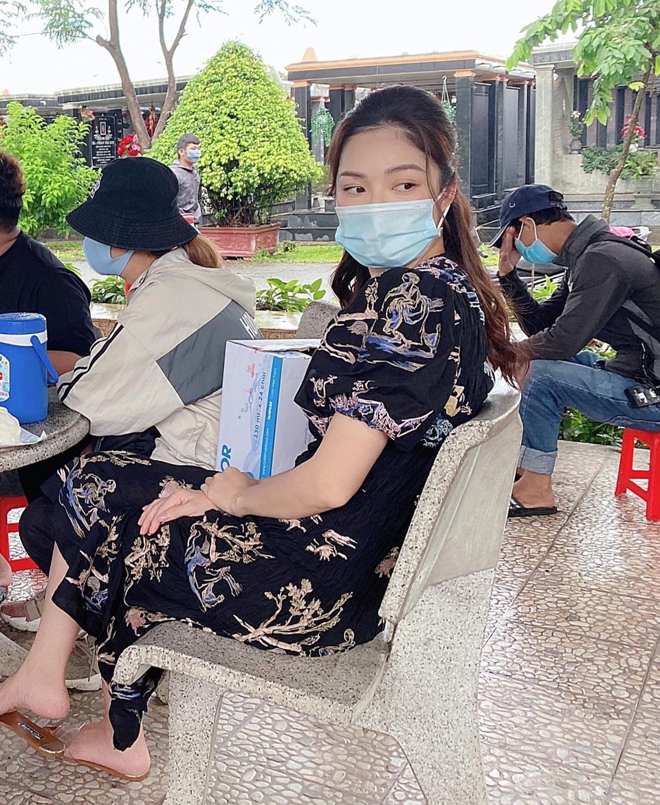 Diễn viên hồi hộp khi vừa làm phim, vừa “chạy dịch” - 2 Diễn viên hồi hộp khi vừa làm phim, vừa “chạy dịch” - 2