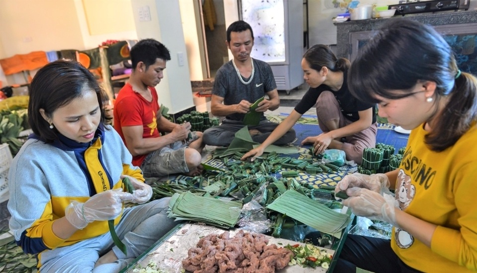 Phố làm nem chua “chạy nước rút” ngày cuối năm - 1 Phố làm nem chua “chạy nước rút” ngày cuối năm - 1