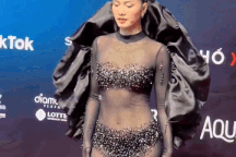 Dàn mỹ nhân Việt mặc xuyên thấu mỏng tang ở thảm đỏ: Gợi cảm hay phản cảm?