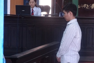 Gã hàng xóm hiếp dâm 2 chị em rồi dùng tiền che đậy