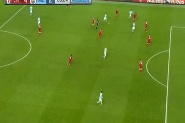 Liverpool 4-2 Man City: Phút 84, B.Silva rút ngắn tỉ số cho đội khách