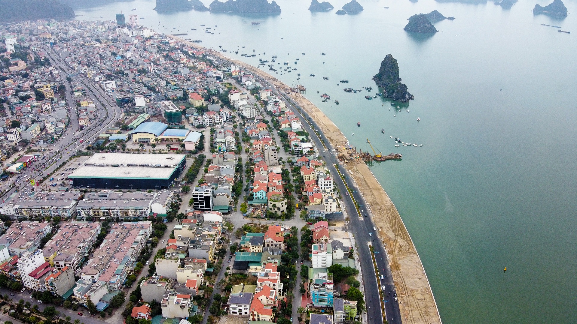 Mãn nhãn với loạt biệt thự xanh tại phố nhà giàu ven biển Hạ Long - 16 Mãn nhãn với loạt biệt thự xanh tại phố nhà giàu ven biển Hạ Long - 16