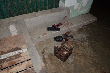 Ghen tuông, chồng cầm dao truy sát vợ