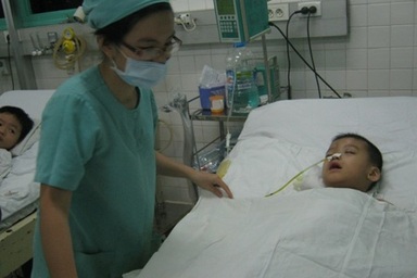 Gần 300 triệu đồng tiếp sức cho bé Thiên Bảo