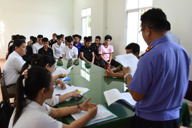 Truy tố 44 người cầm hung khí "đại náo", quay hình phát trực tiếp