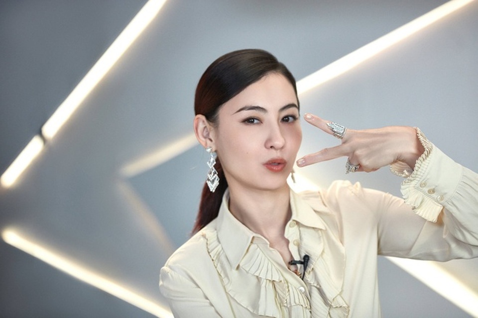 Ca hát thất bại nhưng Trương Bá Chi được khen về ngoại hình - 10 Ca hát thất bại nhưng Trương Bá Chi được khen về ngoại hình - 10