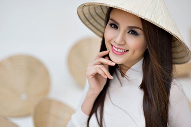 Tranh cãi về quy chuẩn quốc phục Việt Nam