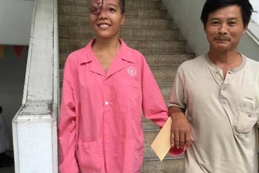 Chuyên gia Mỹ giải cứu cô gái trẻ khỏi khối bướu máu “khủng” trên mặt