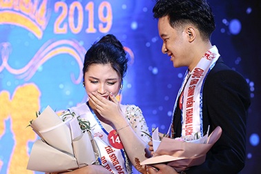 Cặp đôi Đại sứ ĐH Quốc gia Hà Nội bật khóc phút đăng quang