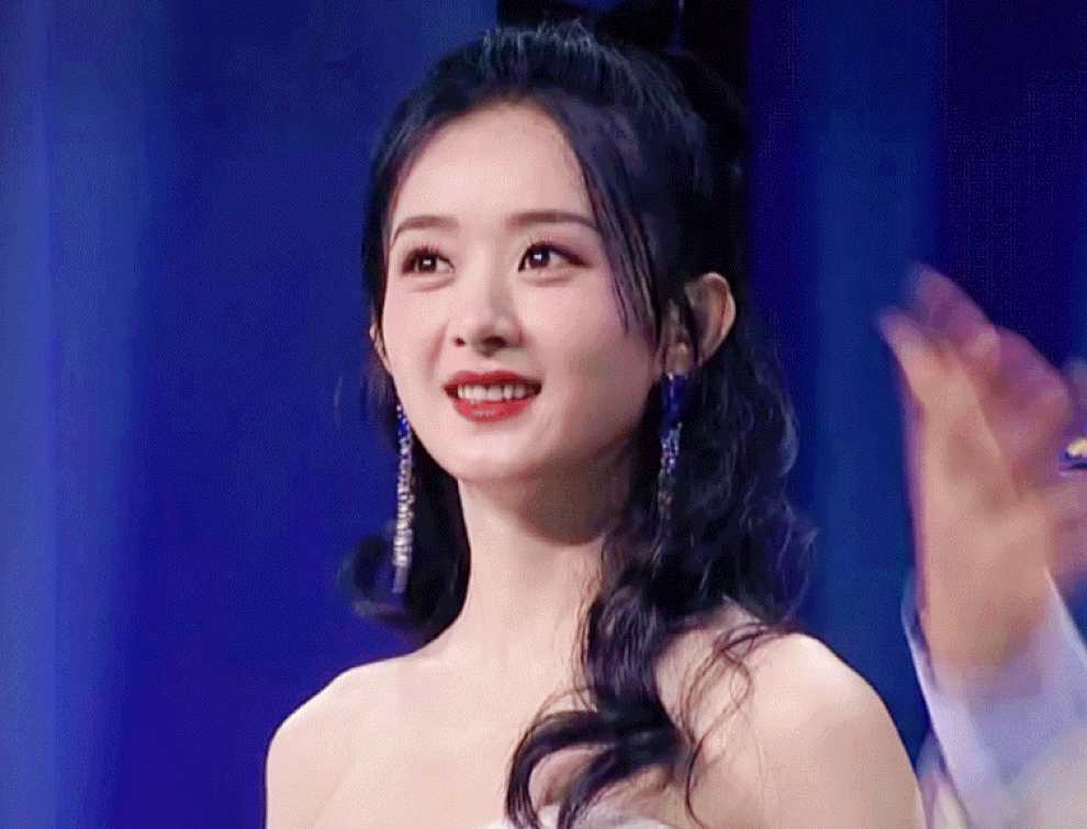 Triệu Lệ Dĩnh xinh như công chúa tham dự sự kiện - 1 Triệu Lệ Dĩnh xinh như công chúa tham dự sự kiện - 1