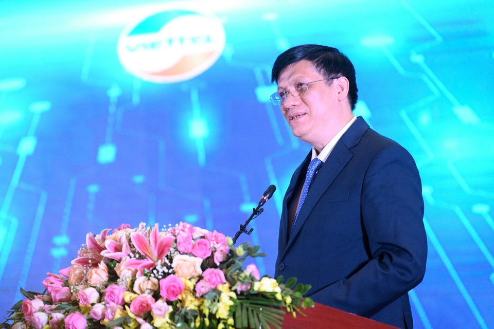 Thủ tướng: “Trong tương lai, người dân không cần ra nước ngoài chữa bệnh” - 3 Thủ tướng: “Trong tương lai, người dân không cần ra nước ngoài chữa bệnh” - 3