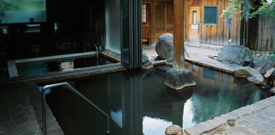 Ryokan onsen gỗ truyền thống ẩn mình giữa rừng cây bên dãy núi Zao - 4 Ryokan onsen gỗ truyền thống ẩn mình giữa rừng cây bên dãy núi Zao - 4