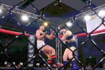 Sự cố kỳ quặc: Võ sĩ tung đòn knock-out, sàn đấu cũng... mất điện