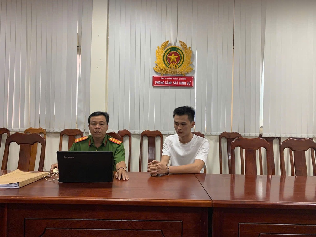 Truy tố trùm buôn siêu xe Phan Công Khanh - 1 Truy tố trùm buôn siêu xe Phan Công Khanh - 1