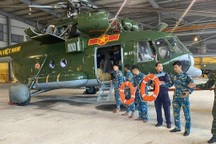 Dùng trực thăng tiếp tế phao cứu sinh cho vùng lụt Gia Lai, Đắk Lắk