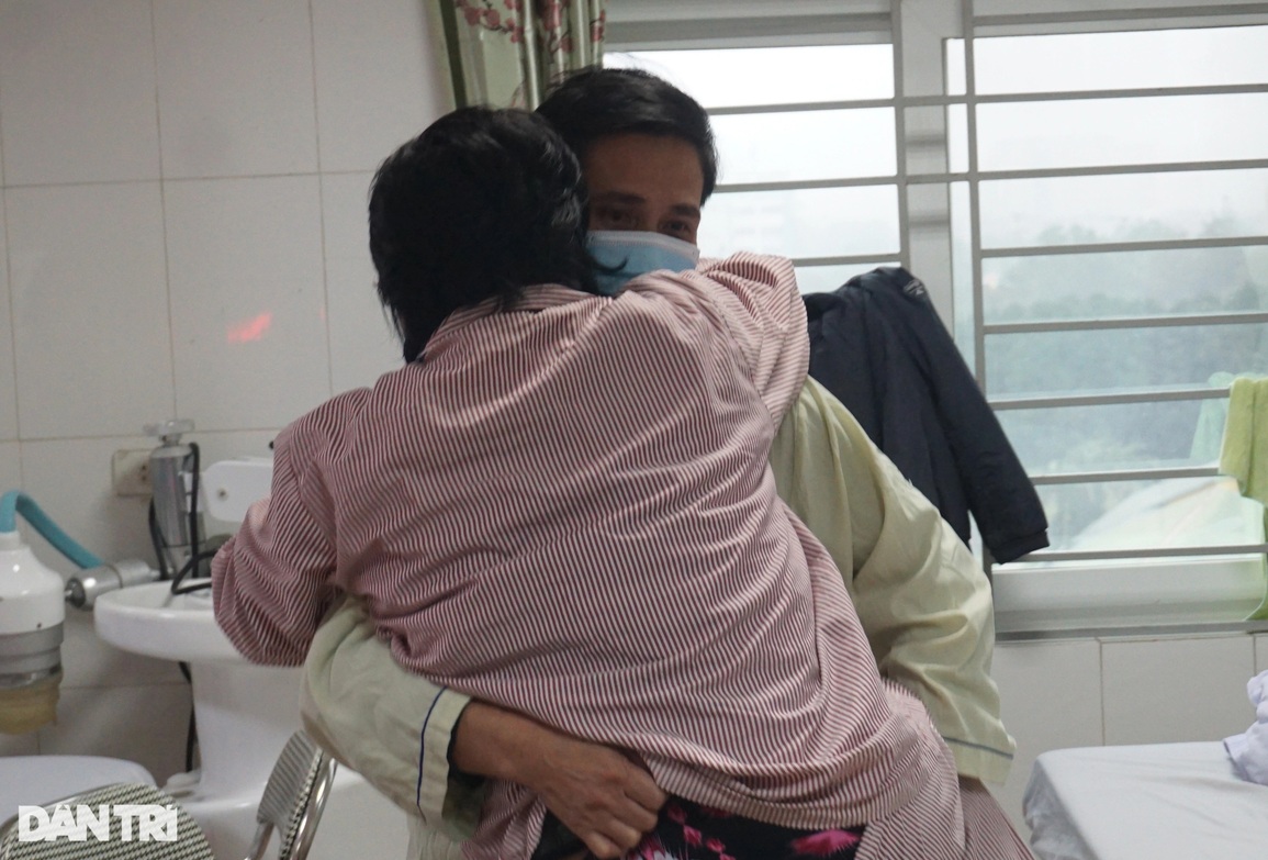 Chia đôi suất cơm, chồng nghèo nuôi giấc mơ cứu vợ khỏi bại liệt toàn thân - 3 Chia đôi suất cơm, chồng nghèo nuôi giấc mơ cứu vợ khỏi bại liệt toàn thân - 3