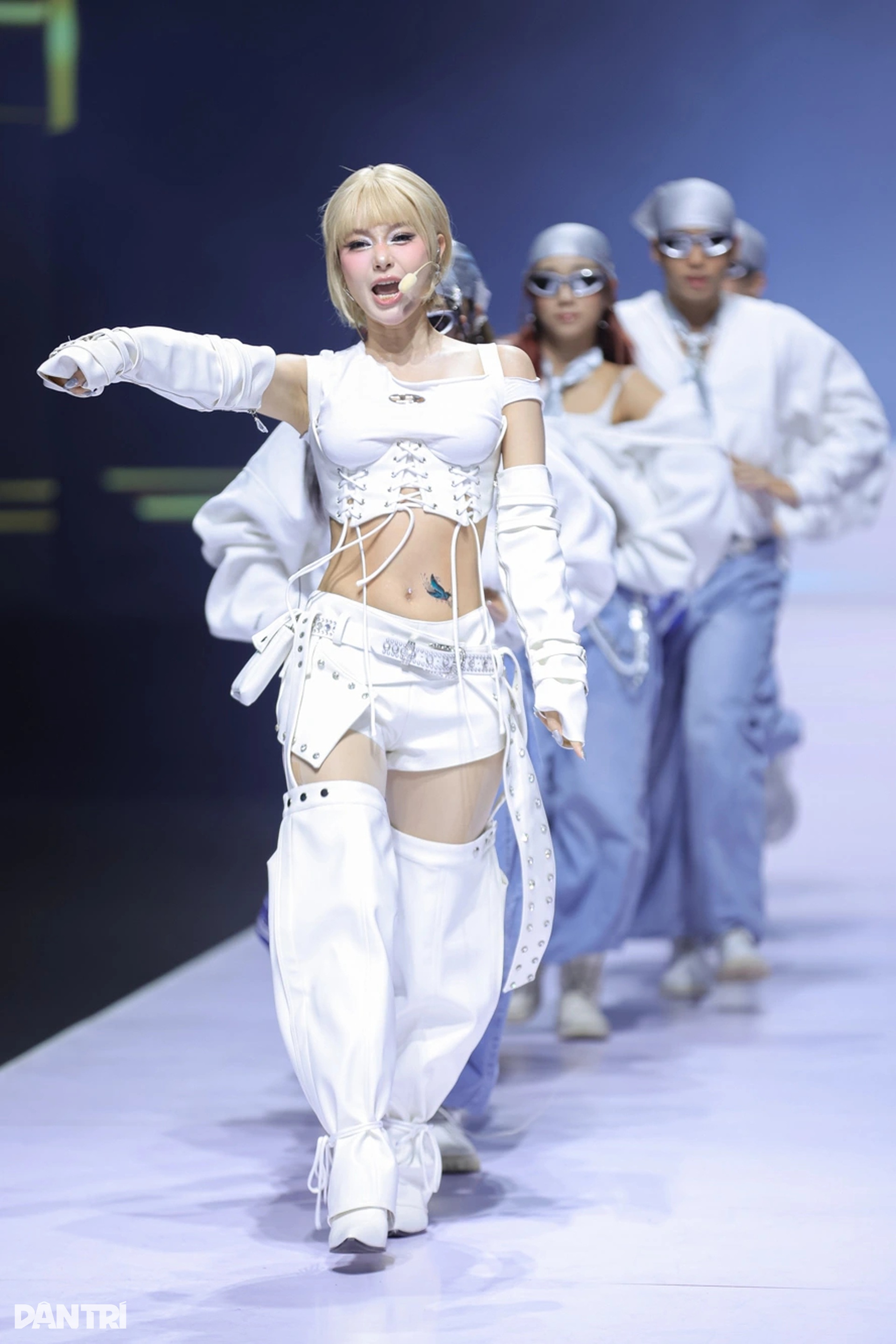 Khó nhận ra ca sĩ Minh Hằng với vẻ ngoài khác lạ, trẻ trung như Gen Z - 5