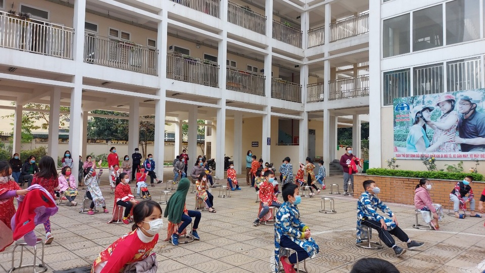 Kịch bản giao thừa của học sinh khu cách ly Trường tiểu học Xuân Phương - 8 Kịch bản giao thừa của học sinh khu cách ly Trường tiểu học Xuân Phương - 8