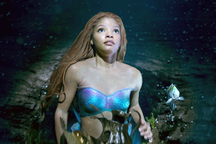 Gây tranh cãi, "Nàng tiên cá" vẫn thống trị doanh thu phòng vé