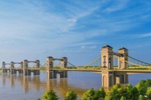 Địa ốc tuần qua: "Nóng" tranh luận về kiến trúc cầu Trần Hưng Đạo