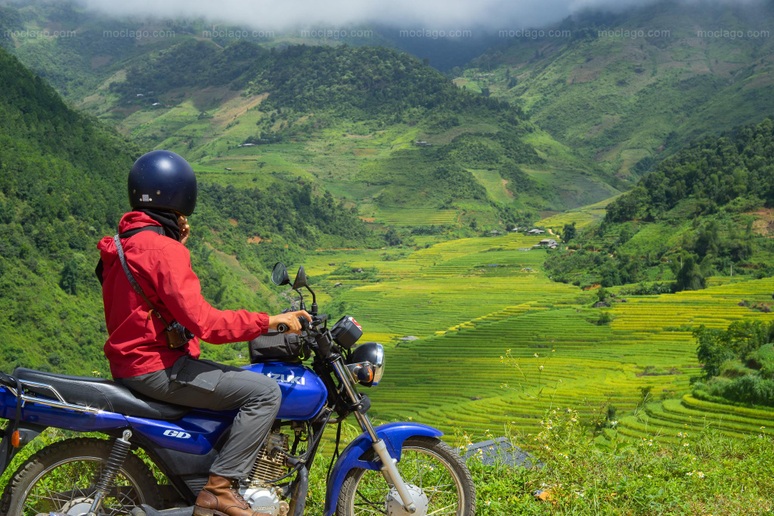 Chàng trai đam mê du lịch mạo hiểm, nghỉ học dẫn đoàn chinh phục đỉnh núi